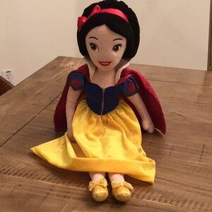 Rare authentic Disney Store Princess Snow White 21” Plush doll